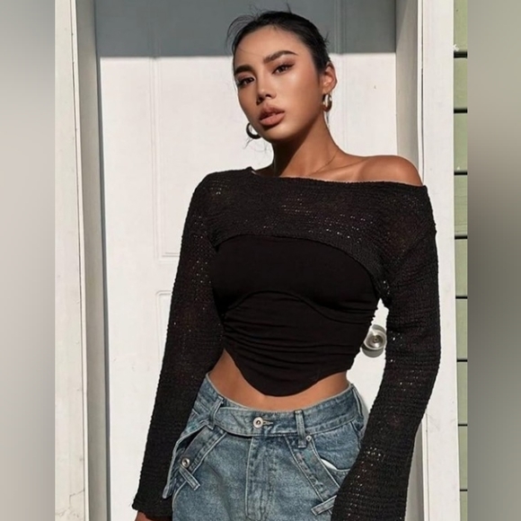 SHEIN Tops - Black shoulder crop